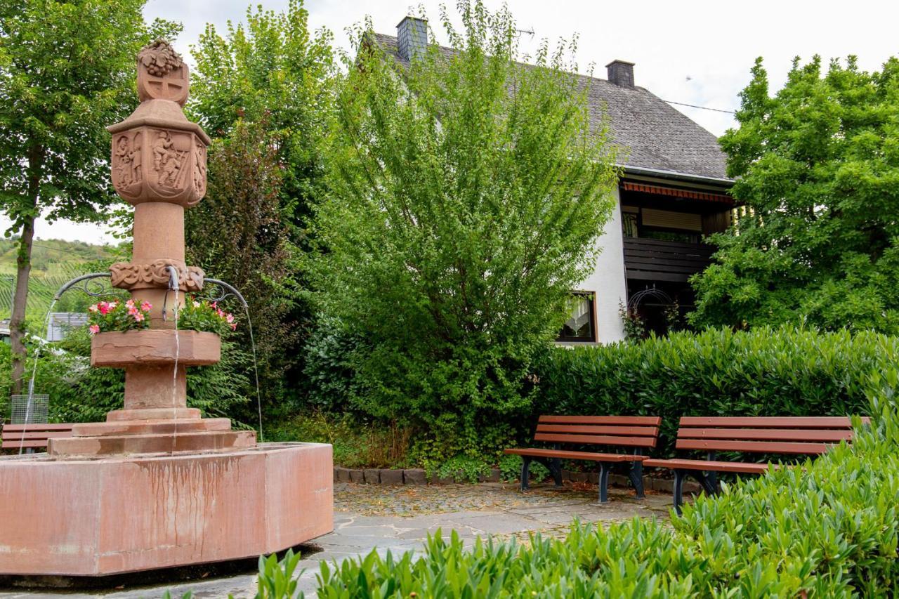 Moselhaus Bed and Breakfast Zeltingen-Rachtig Exteriör bild